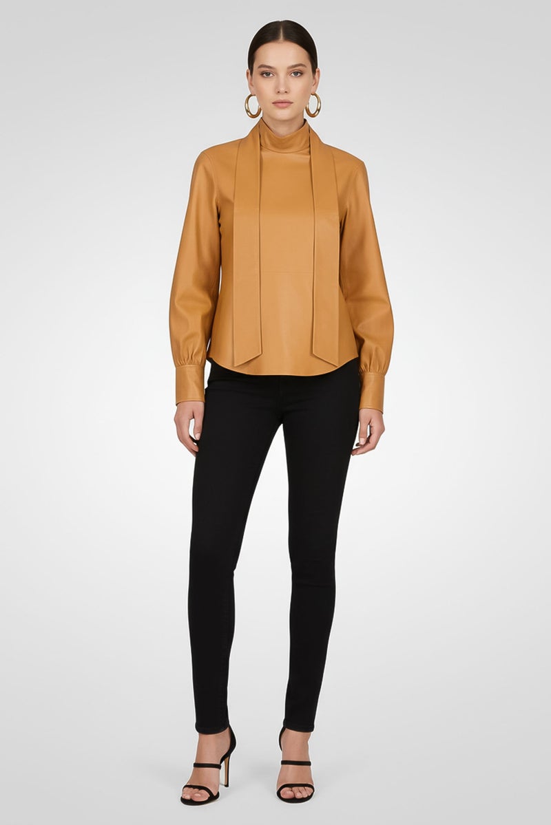 GANT بلوزة نسائية بكم طويل بياقة مرتفعة من غانت × رانجلر، بني - Image 1